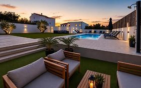 Villa Lucy - Apartments With Heated Saltwater Pool And Free Private Parking